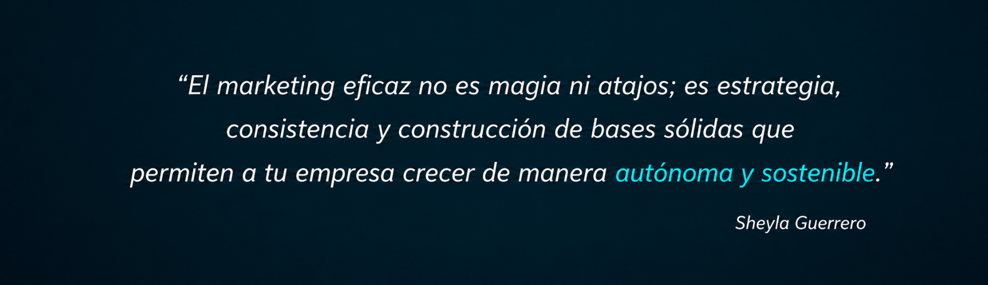 Fondo azul con líneas luminosas y cita motivacional sobre marketing eficaz, con firma Sheyla Guerrero.